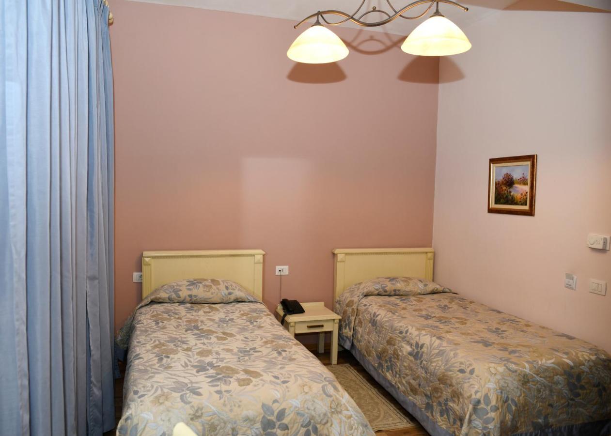 Hotel Restaurant Dreri Тирана Екстер'єр фото