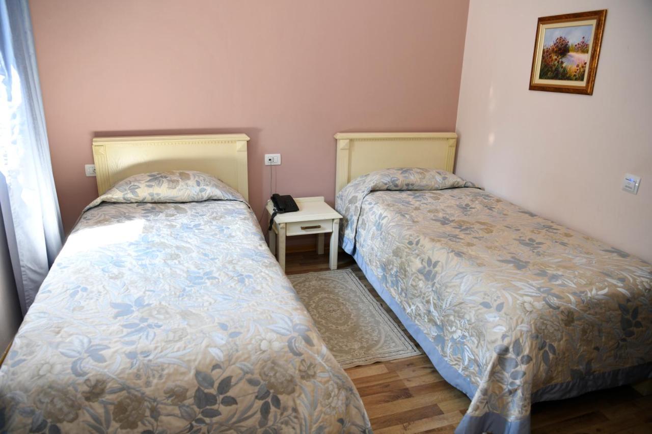 Hotel Restaurant Dreri Тирана Екстер'єр фото