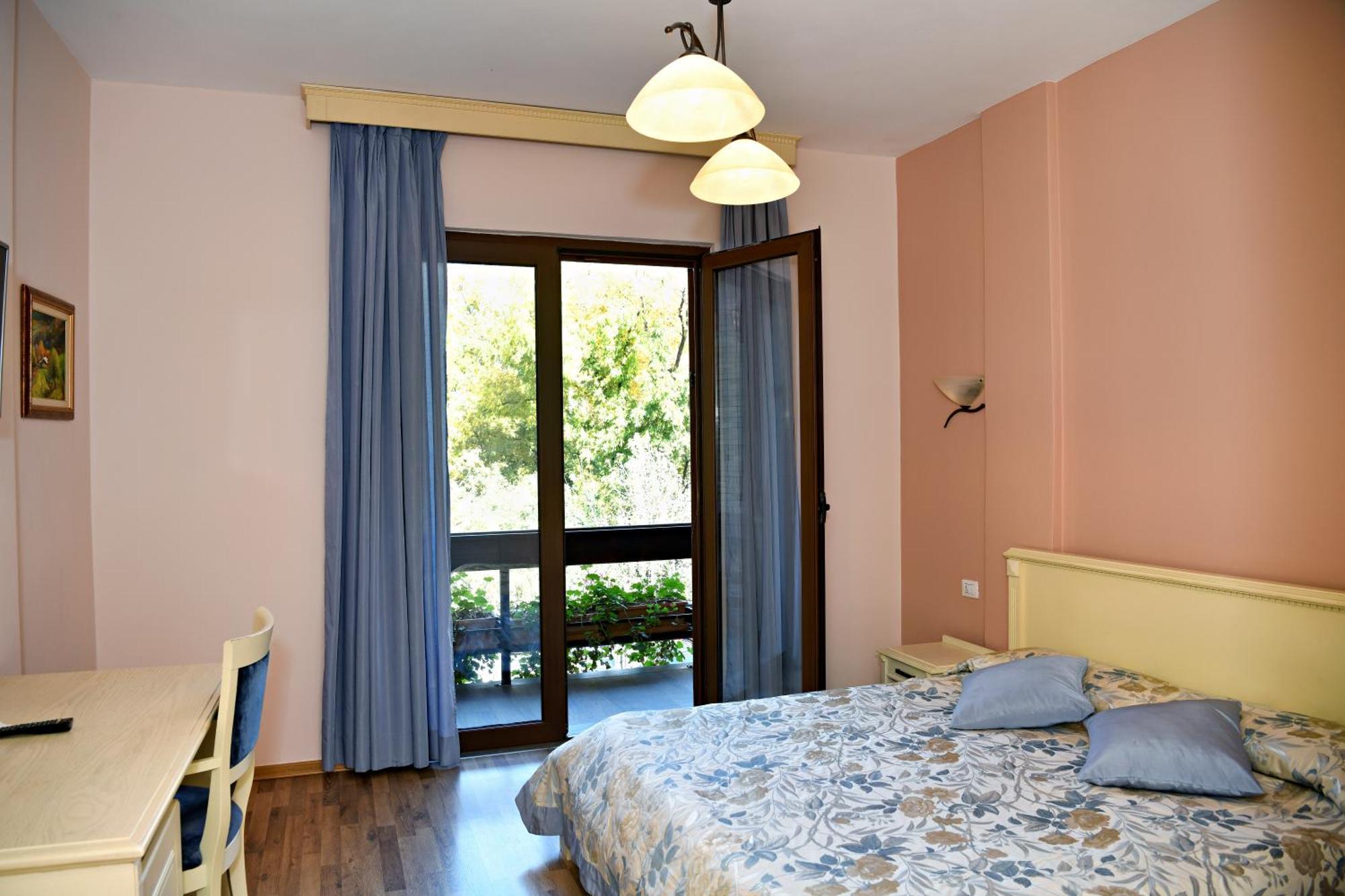 Hotel Restaurant Dreri Тирана Екстер'єр фото