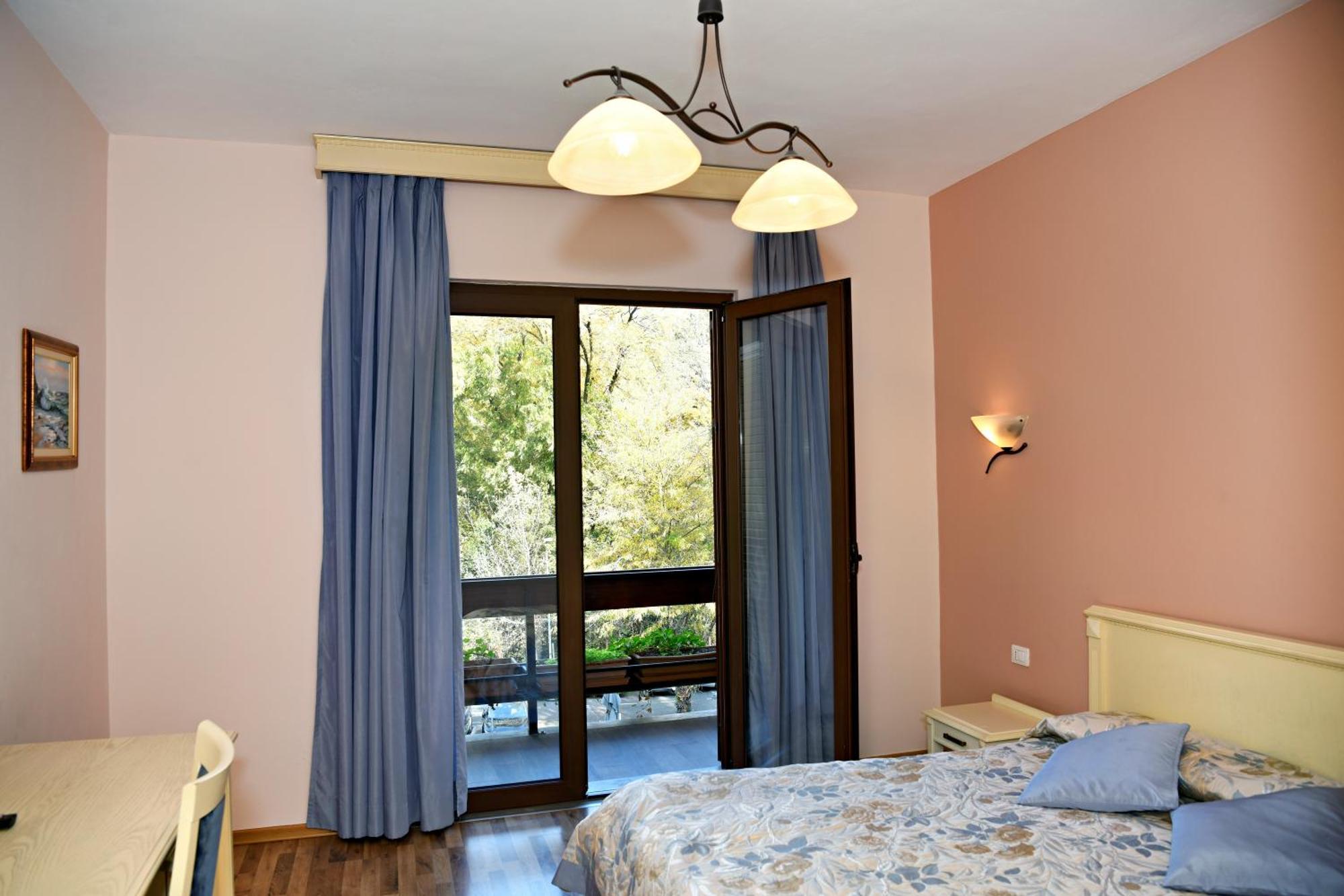 Hotel Restaurant Dreri Тирана Екстер'єр фото