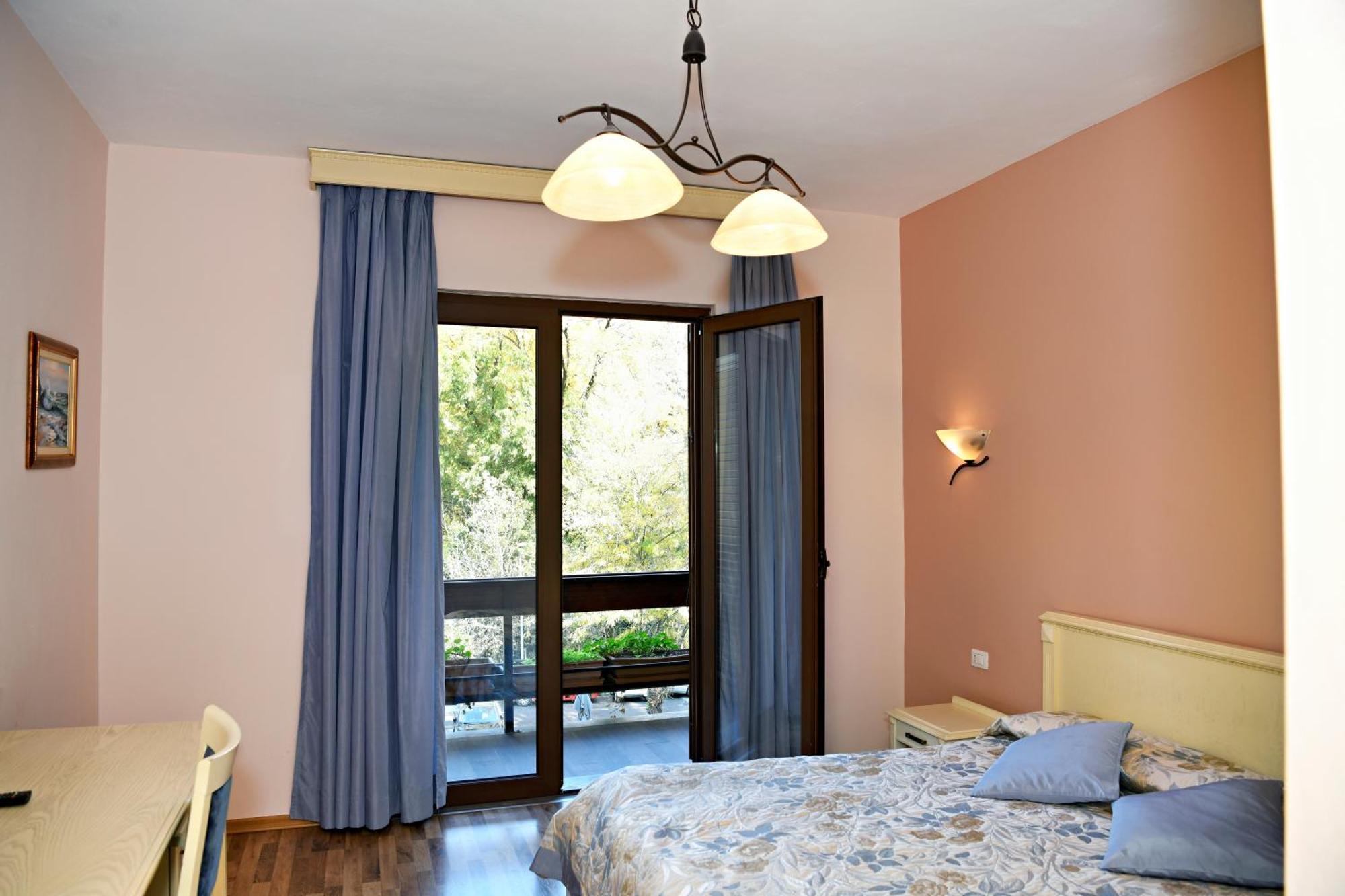 Hotel Restaurant Dreri Тирана Екстер'єр фото
